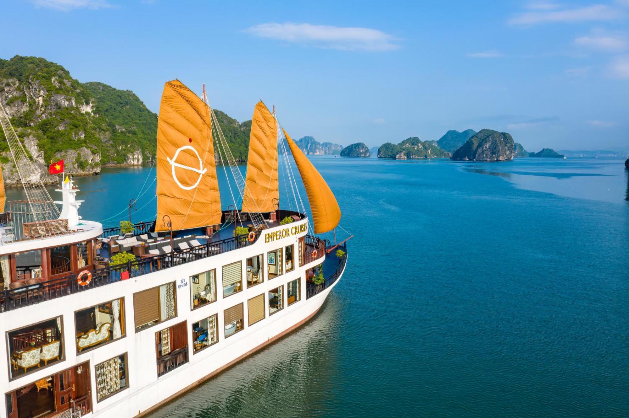 Hotel Emperor Cruises Legacy Hạ Long Exterior foto