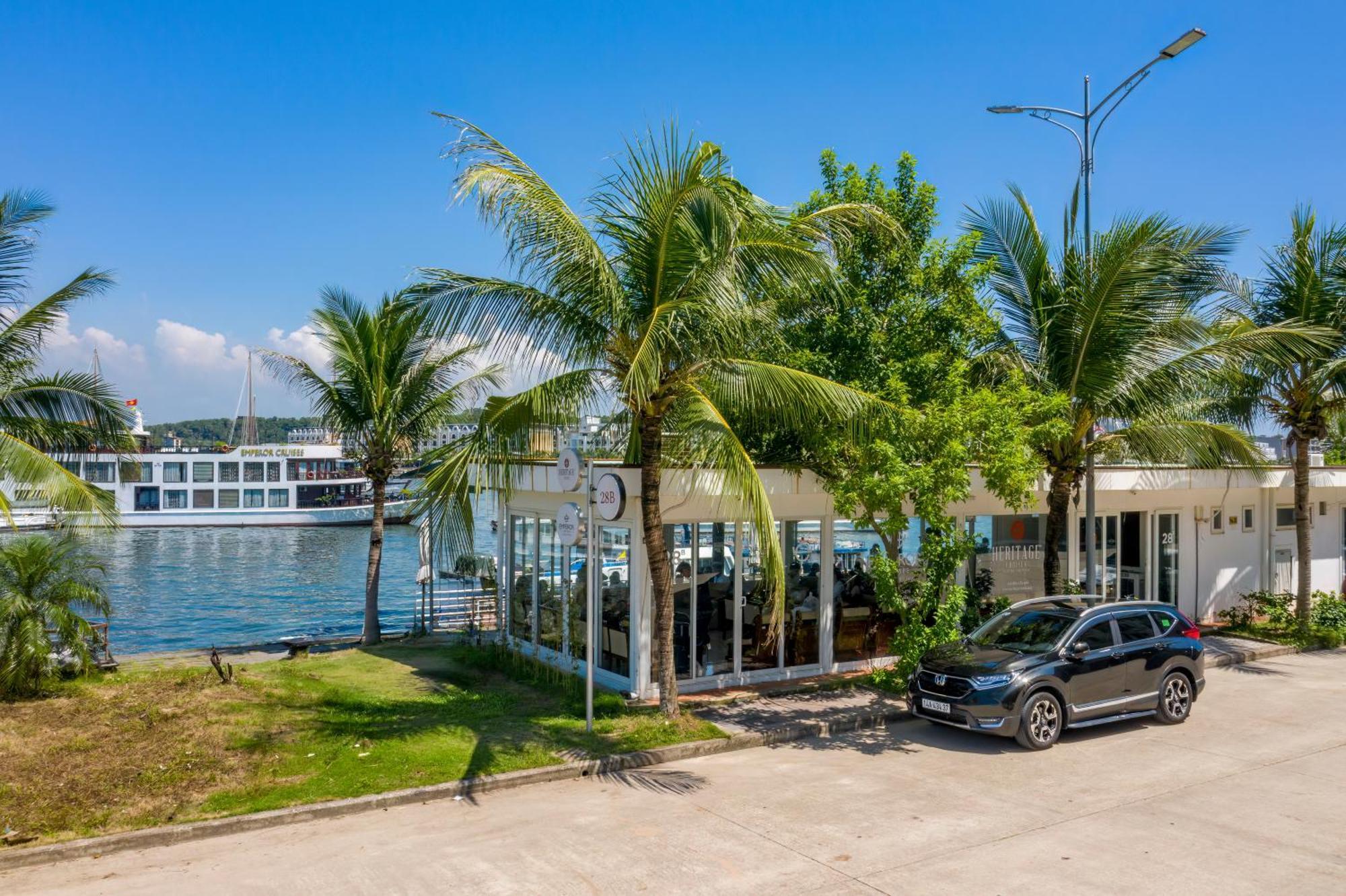 Hotel Emperor Cruises Legacy Hạ Long Exterior foto