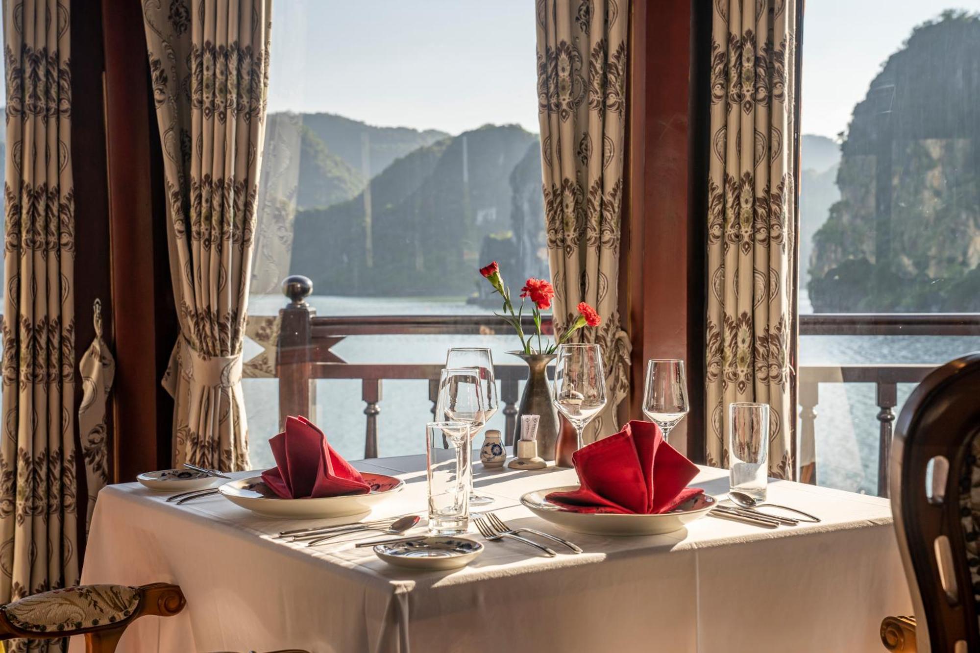 Hotel Emperor Cruises Legacy Hạ Long Exterior foto