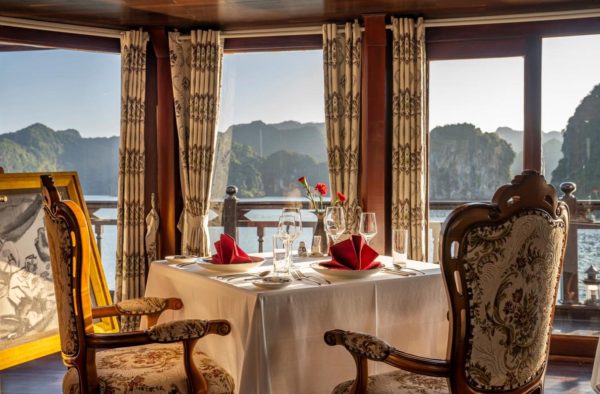 Hotel Emperor Cruises Legacy Hạ Long Exterior foto