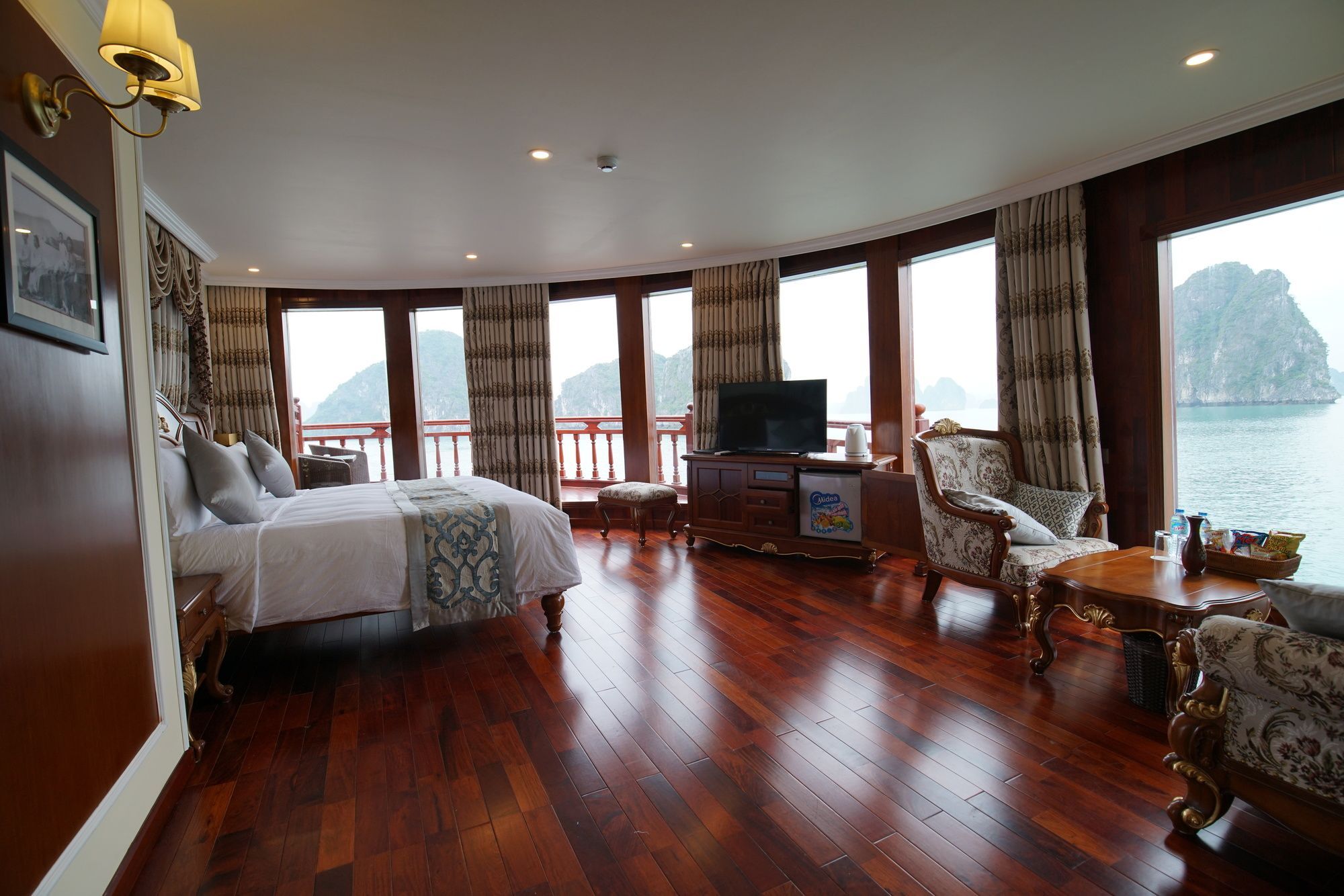 Hotel Emperor Cruises Legacy Hạ Long Exterior foto